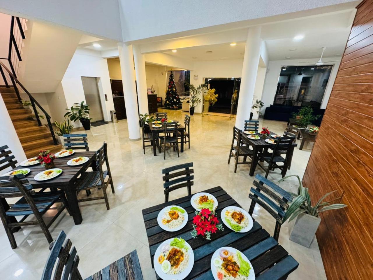 Lucky Transit Hotel - Katunayake Airport Esterno foto