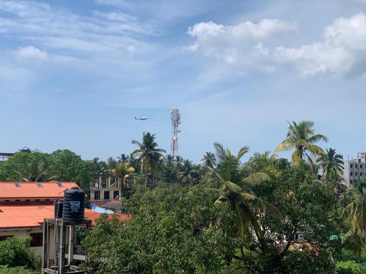 Lucky Transit Hotel - Katunayake Airport Esterno foto
